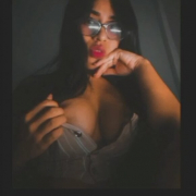 Girls_peehot02
