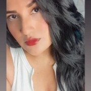 Curvy_Sarah_