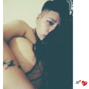 Annie_and_pamela_hot