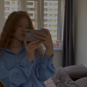 Emily_in_Pariss