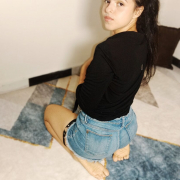 Abril_West