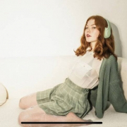 sophie_freckles_kiss