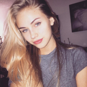 Ukraine_peaceful_girl