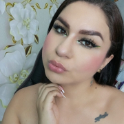 _curvy_latina