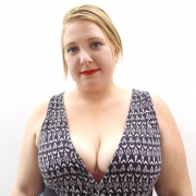 CurvyLezzy