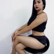 lesly_grey2