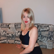 Mia-Blonde