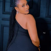 Brunnette_curvy