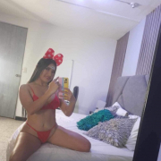 rihana_petite