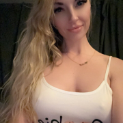 BlondeHornyBaddiex