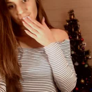 emily_kisses