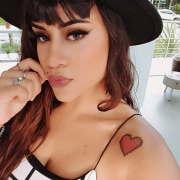 Lea_Busty